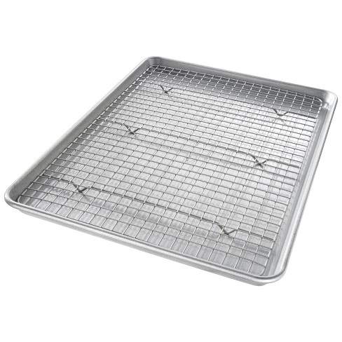 Naturals® Quarter Sheet with Oven-Safe Nonstick Grid