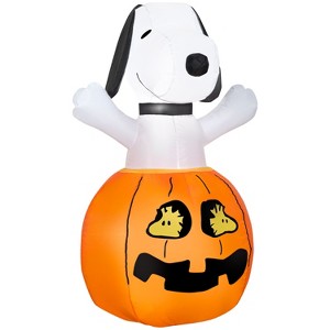 Gemmy Airblown Inflatable Snoopy In Pumpkin w/Woodstock Peanuts, 3 ft Tall, Multicolored - 1 of 4