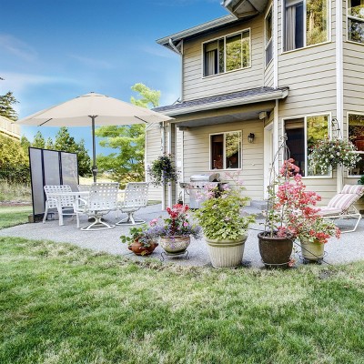 9-Foot Tan Aluminum Patio Umbrella with Auto Crank