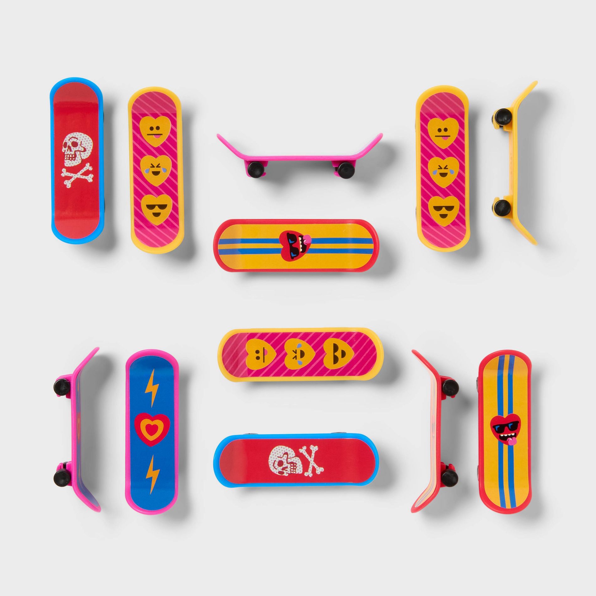 16ct Valentine's Day Mini Skateboards Giveaways Set - Spritz™