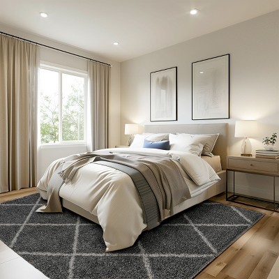 Luxurious Gray Geometric 5' x 7' Shag Area Rug