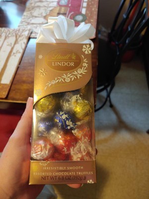 Lindt LINDOR Prestige Assorted Chocolate Truffles, 250-Gram Gift