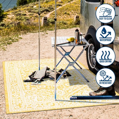 Sinjuri Medallion Gray and Cream 5' x 8' Synthetic Indoor/Outdoor Rug