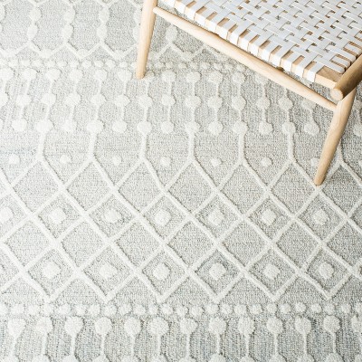 Ivory and Silver Handmade Tufted Wool 6' x 9' Rug