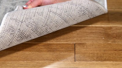 Ivory and Silver Hand-knotted Synthetic Runner Rug