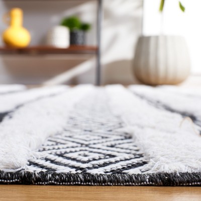 Ivory Nomadic Charm 5' x 7' Synthetic Flat Woven Area Rug