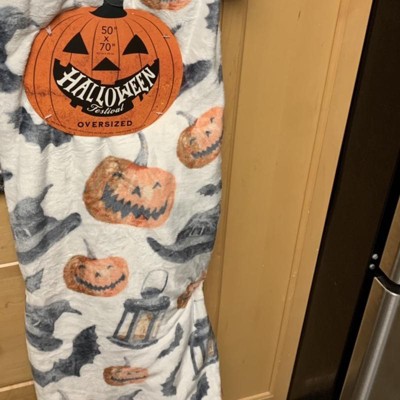 GoodGram Ultra Soft & Plush Autumn & Halloween Chic Themed Oversized Accent  Throw Blankets - Assorted Styles (Gray Bats)