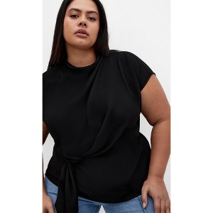 Women's Plus Size Temple Ave Top - black | CITY CHIC - 1 of 4