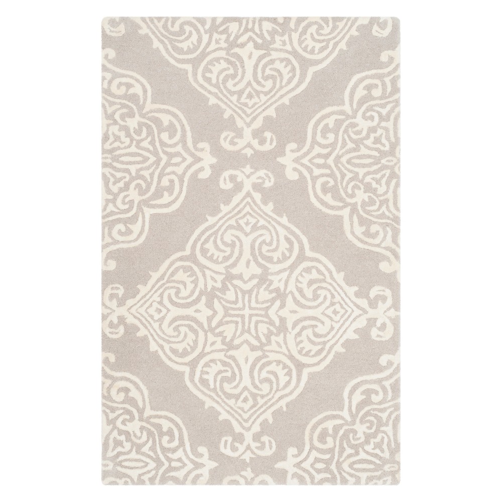 2'x3' Medallion Tufted Accent Rug Silver/Ivory - Safavieh