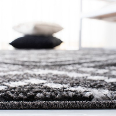 Adirondack Black Geometric Synthetic Area Rug 2'6" x 4'