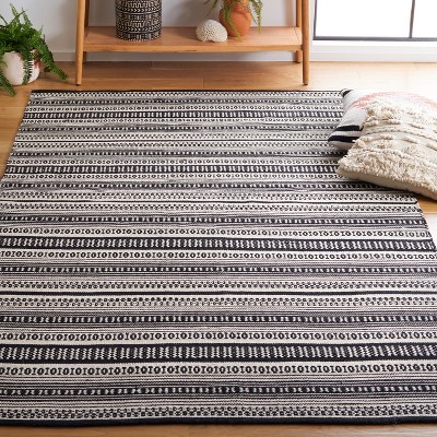 Coastal Montauk 5' x 8' Black and Ivory Handwoven Wool-Cotton Rug