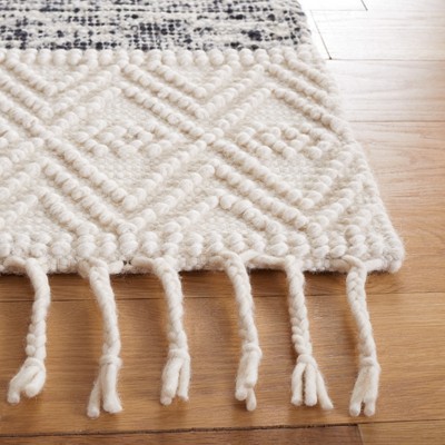 Natura 6' x 6' Ivory and Black Hand Woven Wool Rug