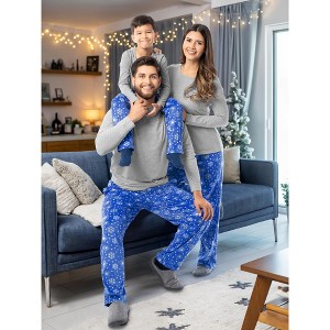 Fruit of the Loom Christmas Holiday Family Matching Pajama Sleep Sets, Sizes XS-3XL - 1 of 4