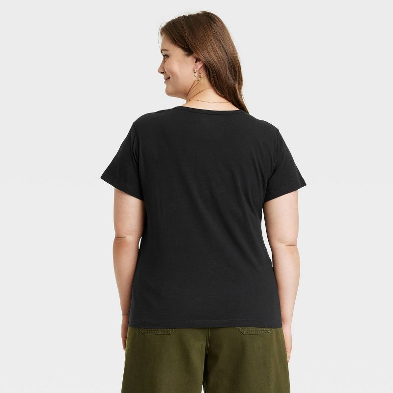 Women's Slim Fit Sensory Friendly Fitted Crew Short Sleeve T-Shirt - Universal Thread™, 3 of 5