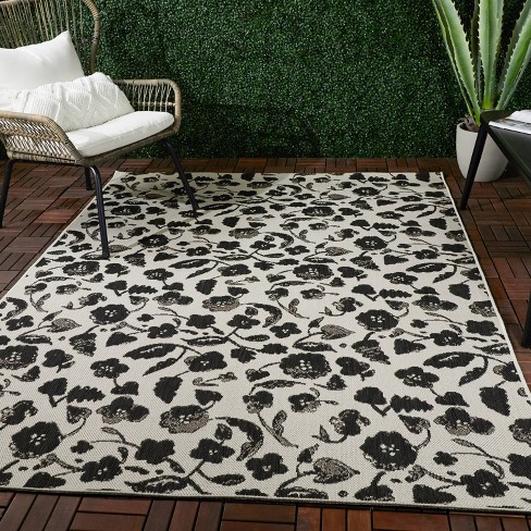 5' x 7' Floral Outdoor Rug Black - Opalhouse™