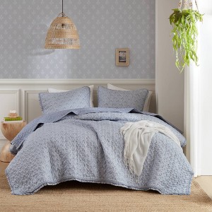 AENKYO All-Season Quilt Set, King 3-Piece Reversible Floral Bedding in Sage Green, Lightweight Microfiber with Matching Shams - 1 of 4