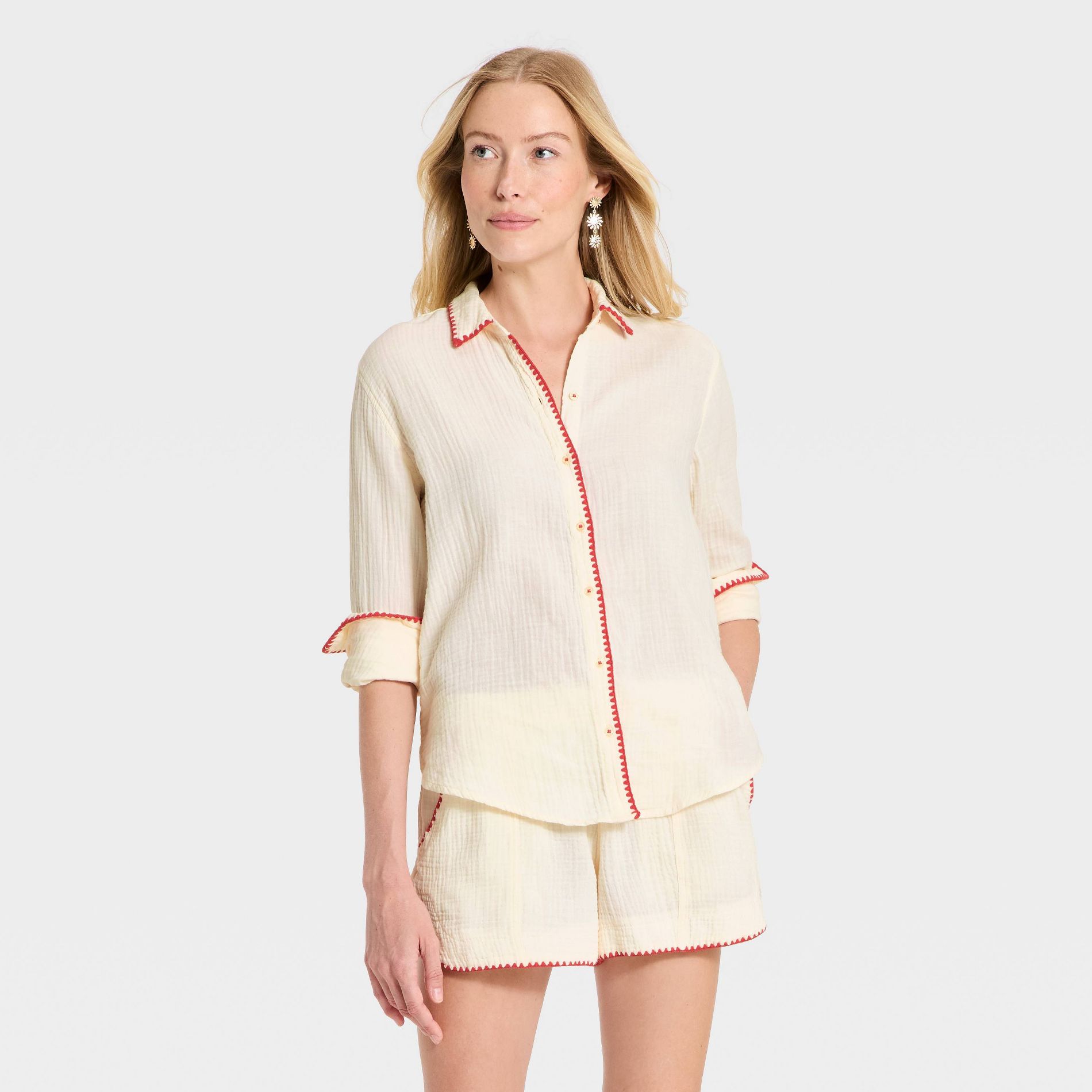 Women's Long Sleeve Collared Button-Down Shirt - Universal Thread™