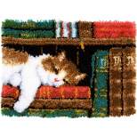 Vervaco Latch Hook Rug Kit 21.25"X15.5"-Cat On Bookshelf