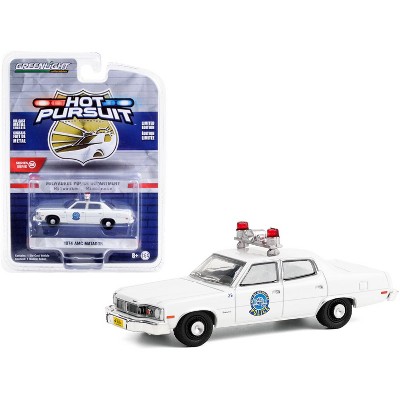 1974 AMC Matador White "Milwaukee Police Department" (Wisconsin) "Hot Pursuit" Series 36 1/64 Diecast Model Car by Greenlight