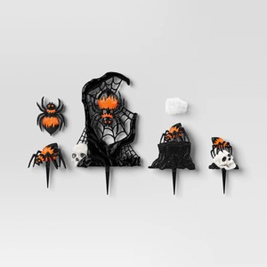 18" Spiders Scene Setter Halloween Decorative Prop Kit - Hyde and EEK! Boutique™ - 1 of 3