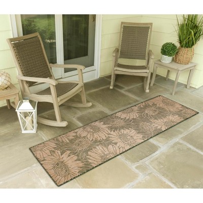 Bright Blooms Easy-Care Green Synthetic Indoor/Outdoor Rug