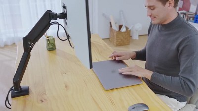 Black Adjustable Single Monitor Arm with Aluminum Alloy