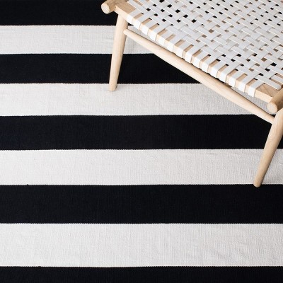 Coastal Charm Black and Ivory Cotton 4' Square Handwoven Rug