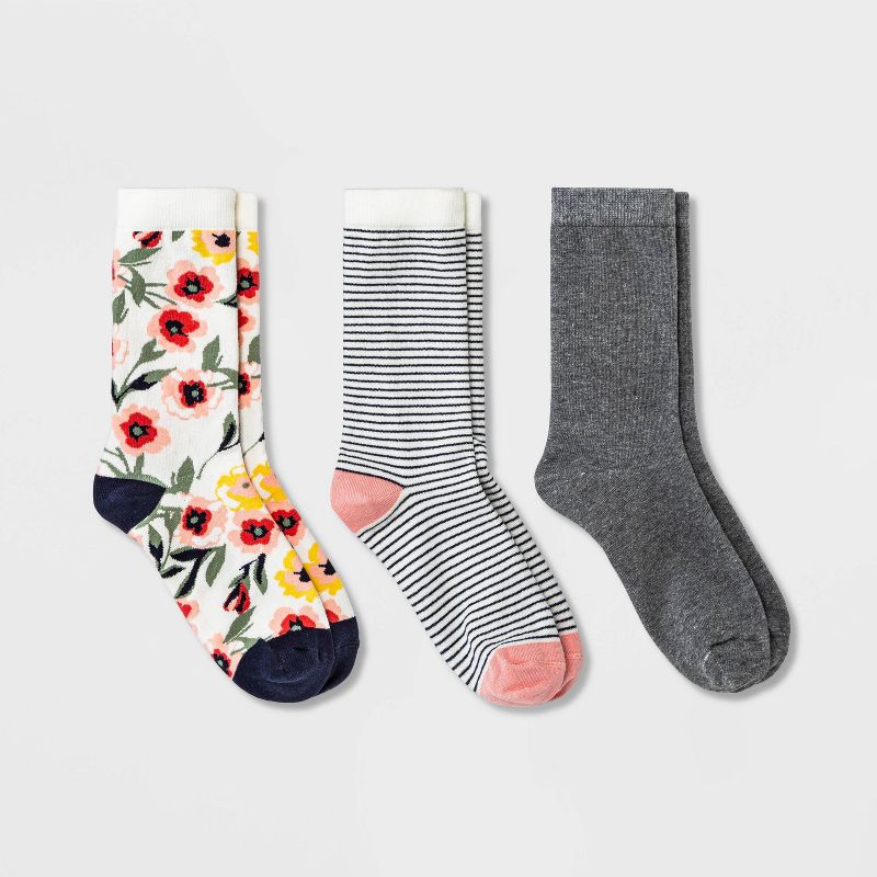 Women&#39;s Garden Floral Print 3pk Crew Socks - A New Day&#8482; Ivory/Gray 4-10, 1 of 3