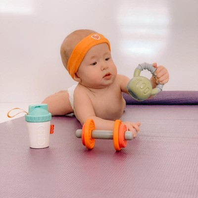 Fisher-Price Teething & Rattle Toys Baby Biceps Gift Set, Gym-Themed for  Infant Fine Motor & Sensory Play, 4 Pieces