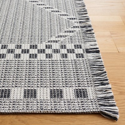Augustine Black Synthetic Flat Woven 5' x 7' Area Rug