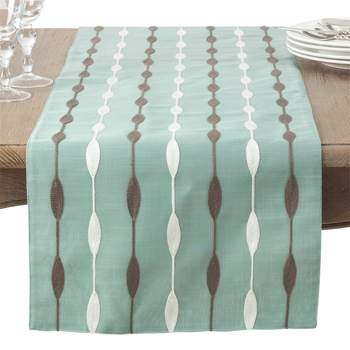 Saro Lifestyle Runner With Embroidered Design