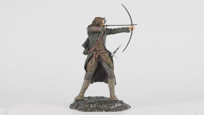 McFarlane Movie Maniacs Lord of the Rings Aragorn 6&#34; Figure, 2 of 15, play video