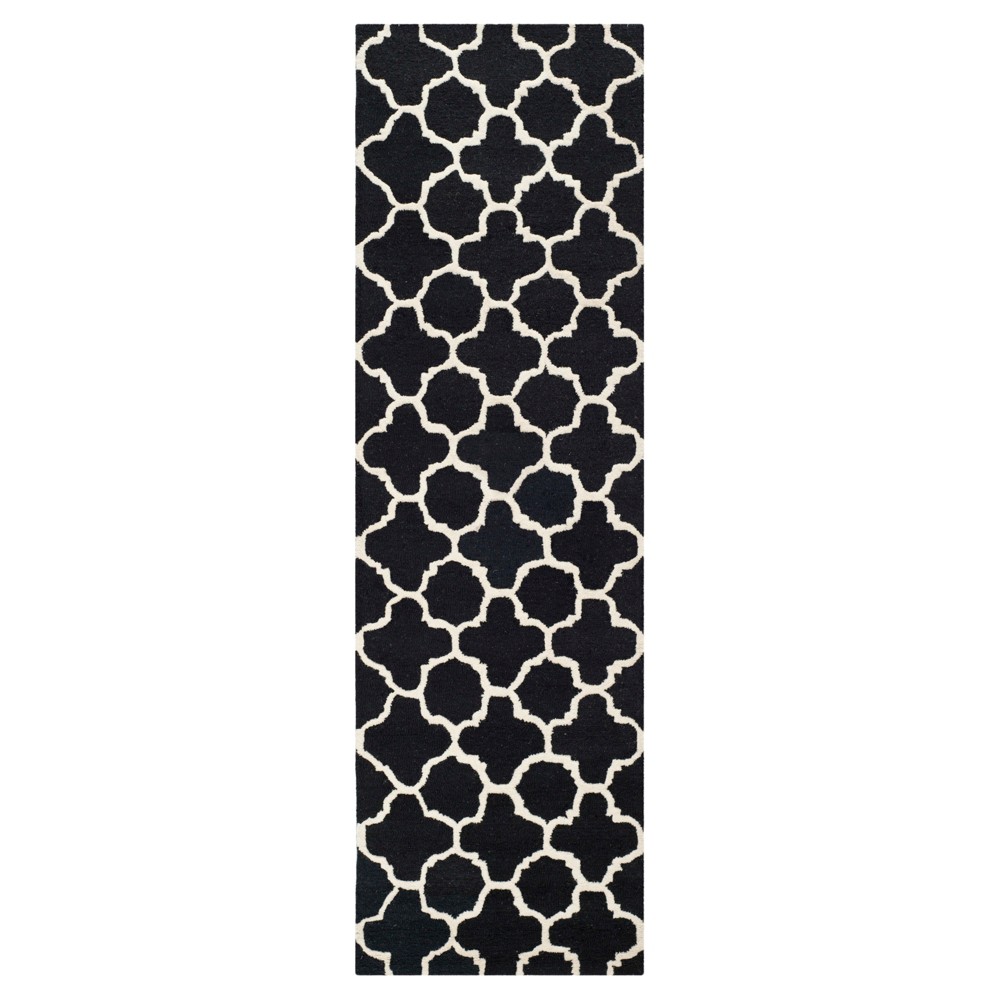 2'6inx10' Trellis Runner Black - Safavieh