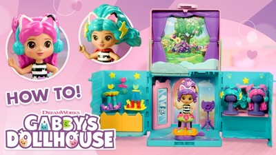 Gabby's Dollhouse, Dress-Up Closet Portable Playset with a Gabby Doll,  Surprise Toys and Photo Shoot Accessories, Kids Toys for Ages 3 and up