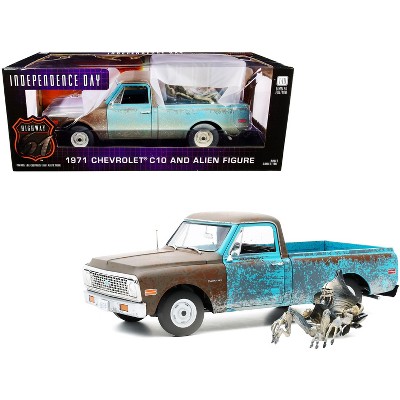 1971 Chevrolet C10 Pickup Truck Weathered with Alien Figurine "Independence Day" (1996) Movie 1/18 Diecast Model by Highway 61