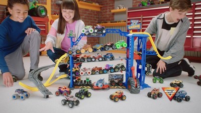 Hot wheels cheap monster truck garage