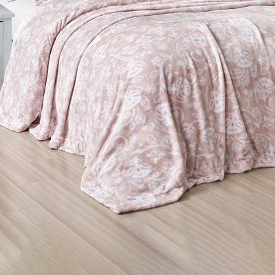 Full/Queen Pink and White Knitted Polyester Blanket