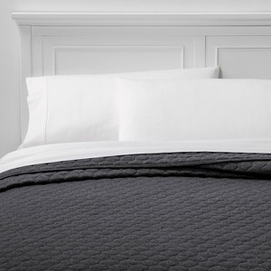 Full/Queen Jersey Quilt Black - Room Essentials