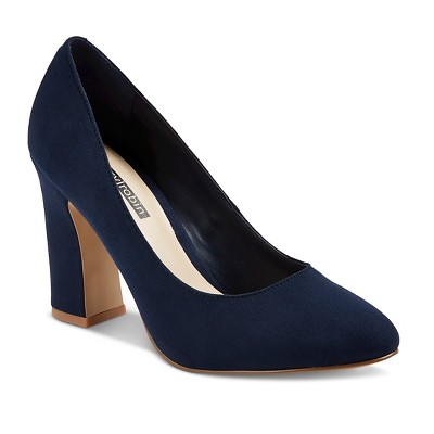 navy pumps wide width