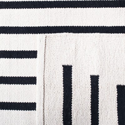Coastal Charm Black and Ivory 8' x 10' Handwoven Cotton Rug