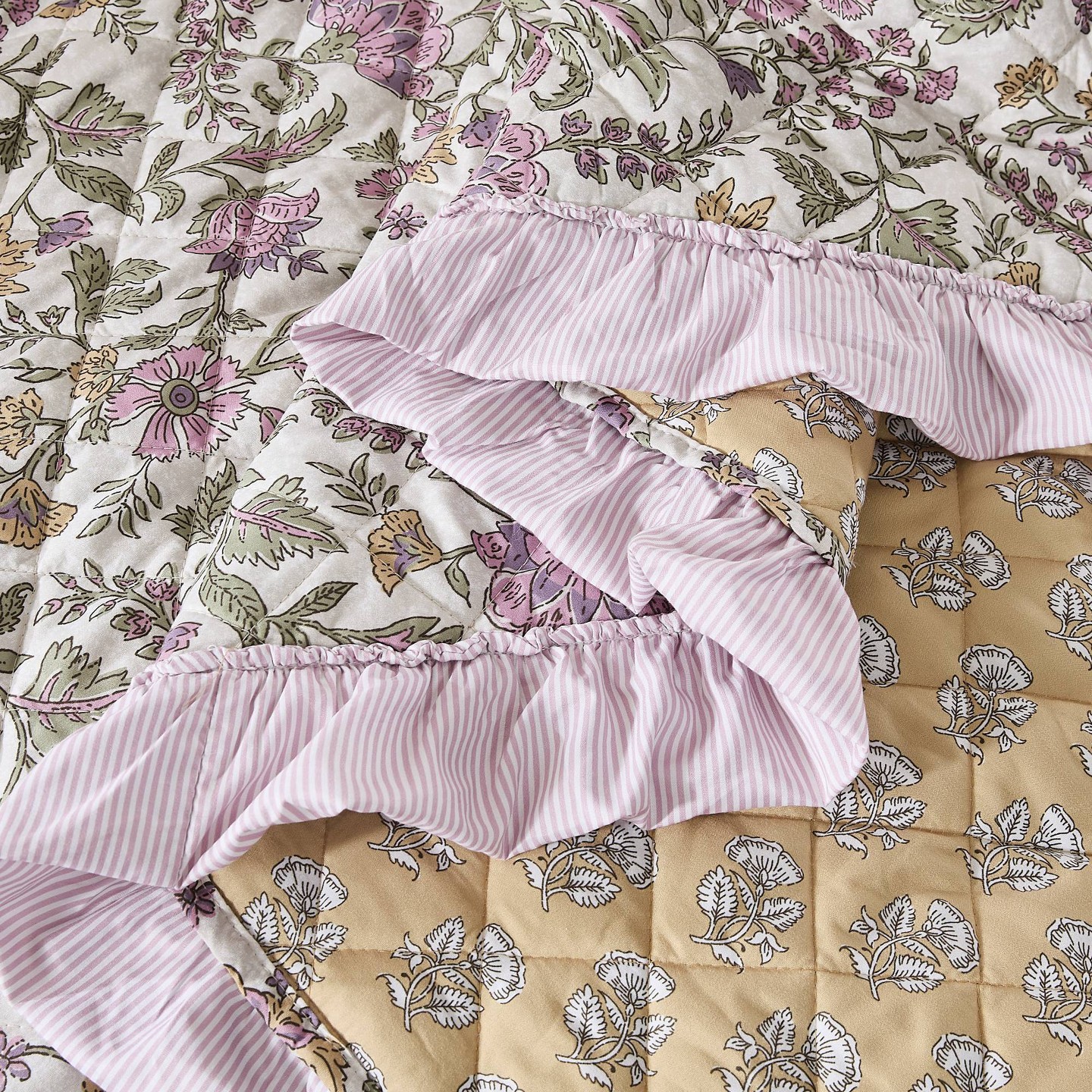 Покрывала Lush Decor King/California King Lola Block Print Ruffle Reversible Floral Quilts Purple, цвет: С принтом — фото 7