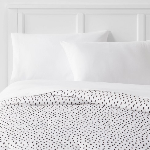 Room essentials sale white comforter