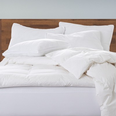 King Size White Hypoallergenic Polyester Down Alternative Pillows, Set of 4