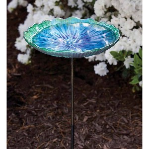 Evergreen Birdbath on Stake, Scalloped - 1 of 1