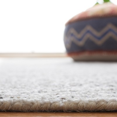 Gray Hand Tufted Wool and Synthetic 6' x 9' Area Rug