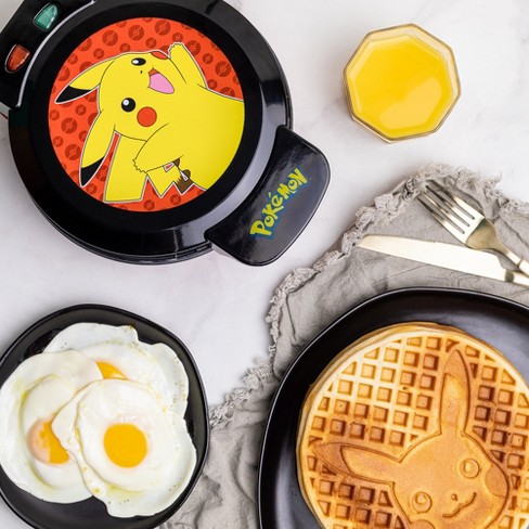 Uncanny Brands Pokémon Pikachu Mini Waffle Maker - Pokemon Kitchen Appliance
