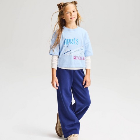 Футболка Cat & Jack Short Sleeve Boxy 'Apres Ski' Graphic T-Shirt для девочек, цвет: Бледный синий