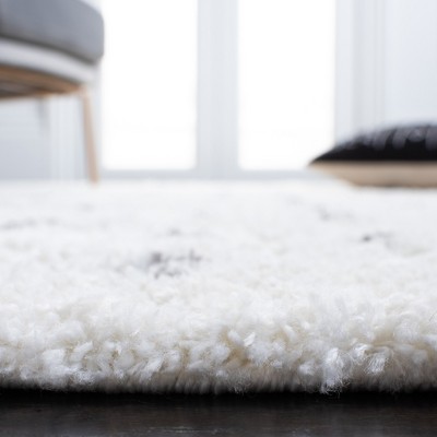 Gray and White Synthetic Berber Shag Area Rug 2'6" x 4'