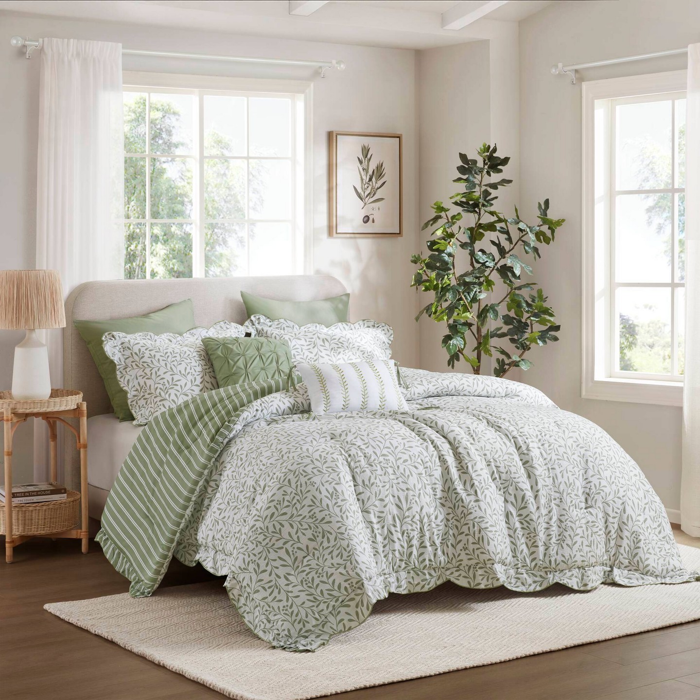 Комплект с одеялом Madison Park King 5pc Darcy Scalloped Edge Brushed Microfiber Reversible Comforter Set Sage Green, цвет: Шалфейный — фото 2