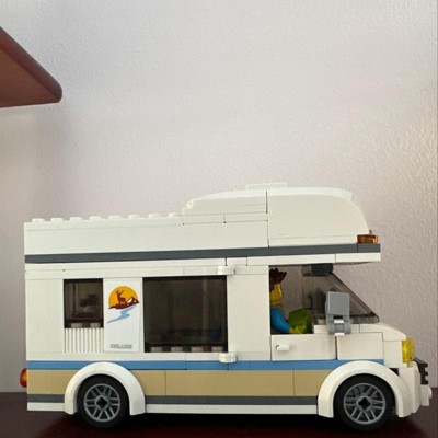 lego City - Camper delle Vacanze Modellino da Costruire di Roulotte  Giocattolo con Minifigure Costruzioni per Bambini da 5+ Anni - 60283